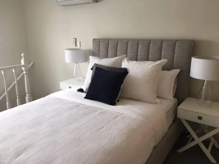 Modern Central China Town Home - Free Carpark Adelaide Holiday home